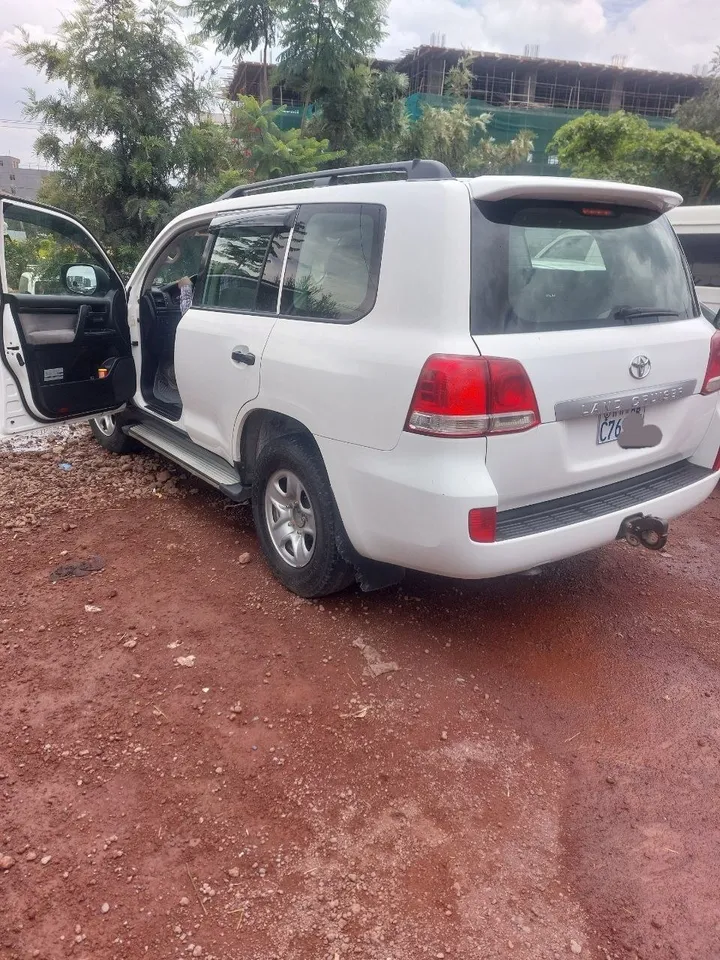 Toyota V8 Diesel 2011 – photo 3