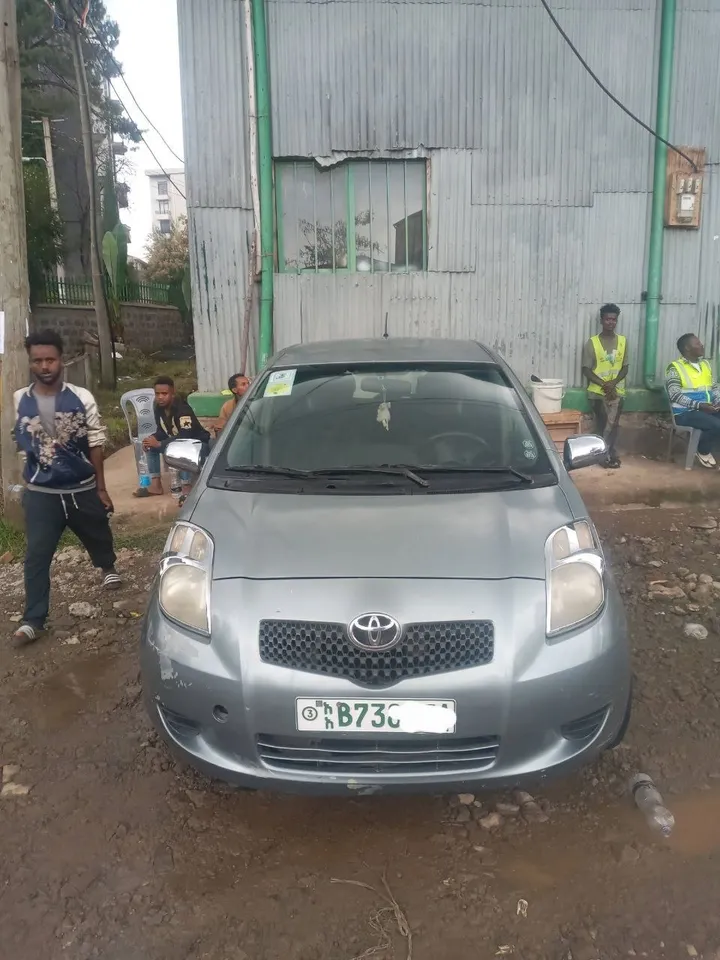 Toyota Yaris Compact 2007 Automatic – photo 3