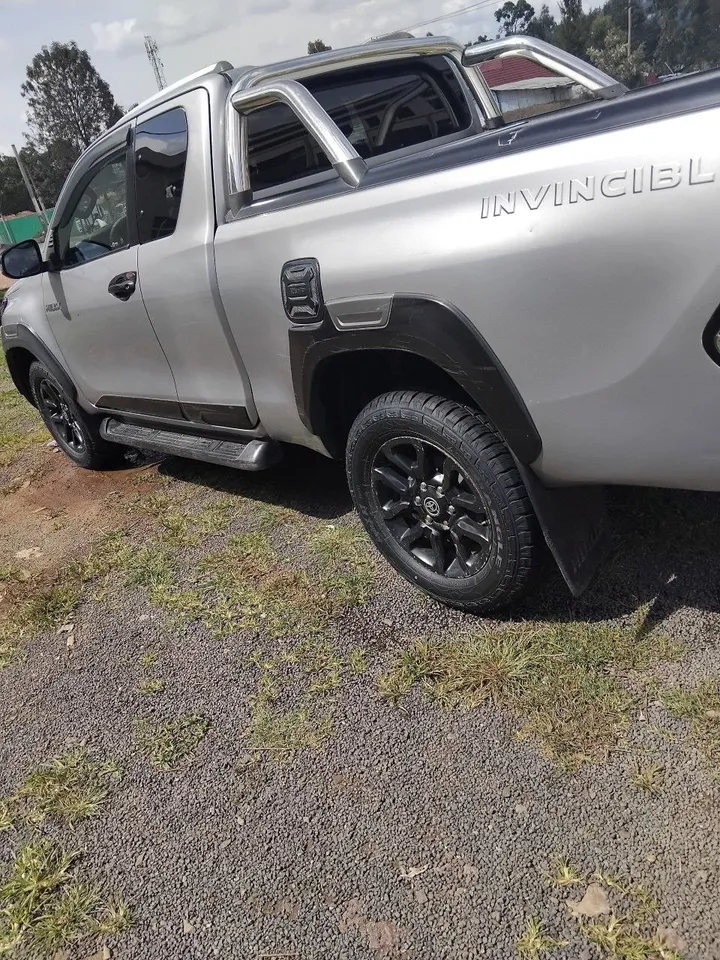 Toyota Hilux Invincible 2021 Diesel – photo 5