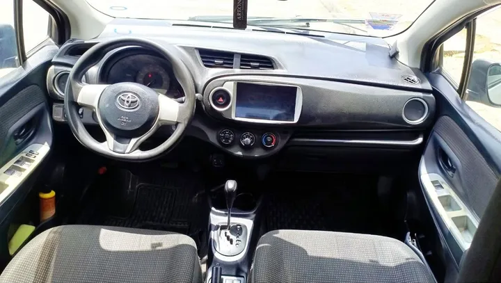 Toyota Yaris Compact 2015 – photo 4
