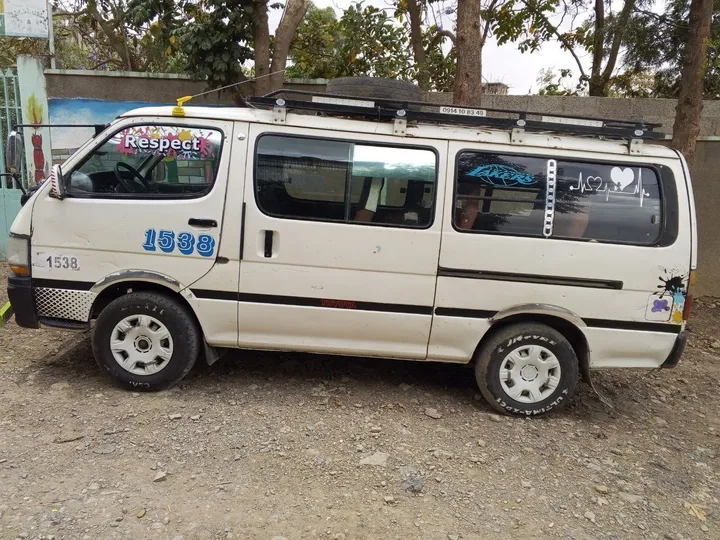Toyota Hiace 5L 2004 Manual – photo 4