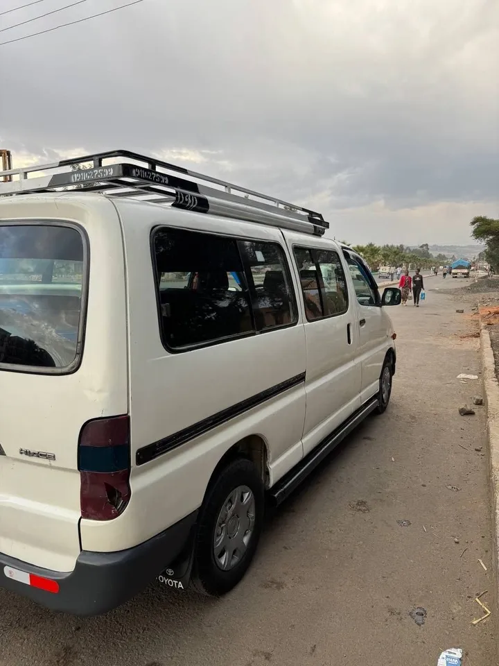 Toyota Hiace 2003 Van – photo 5