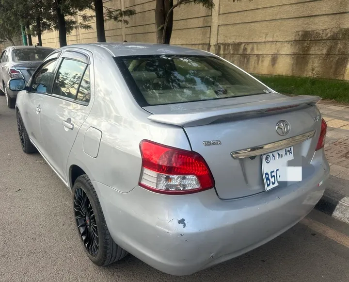 Toyota Yaris 2010 Automatic – photo 3