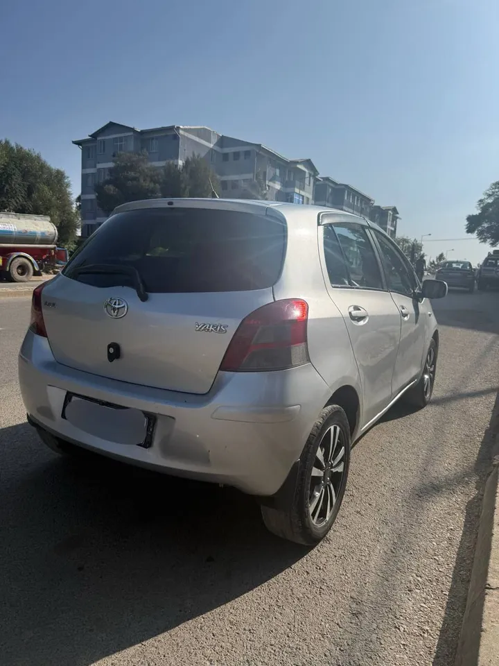 Toyota Yaris Compact 2010 – photo 5