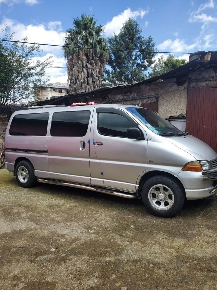 Toyota Dolphin D4D 2002 Manual – photo 4