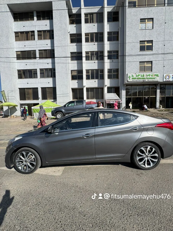 Hyundai Avante 2012 Automatic – photo 3