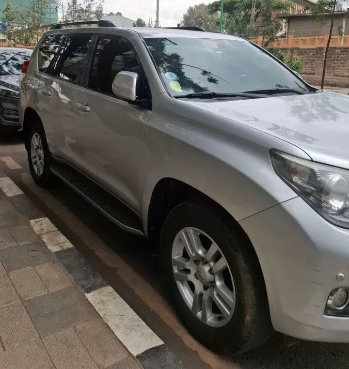 Toyota Landcruiser Prado 2012 – photo 8