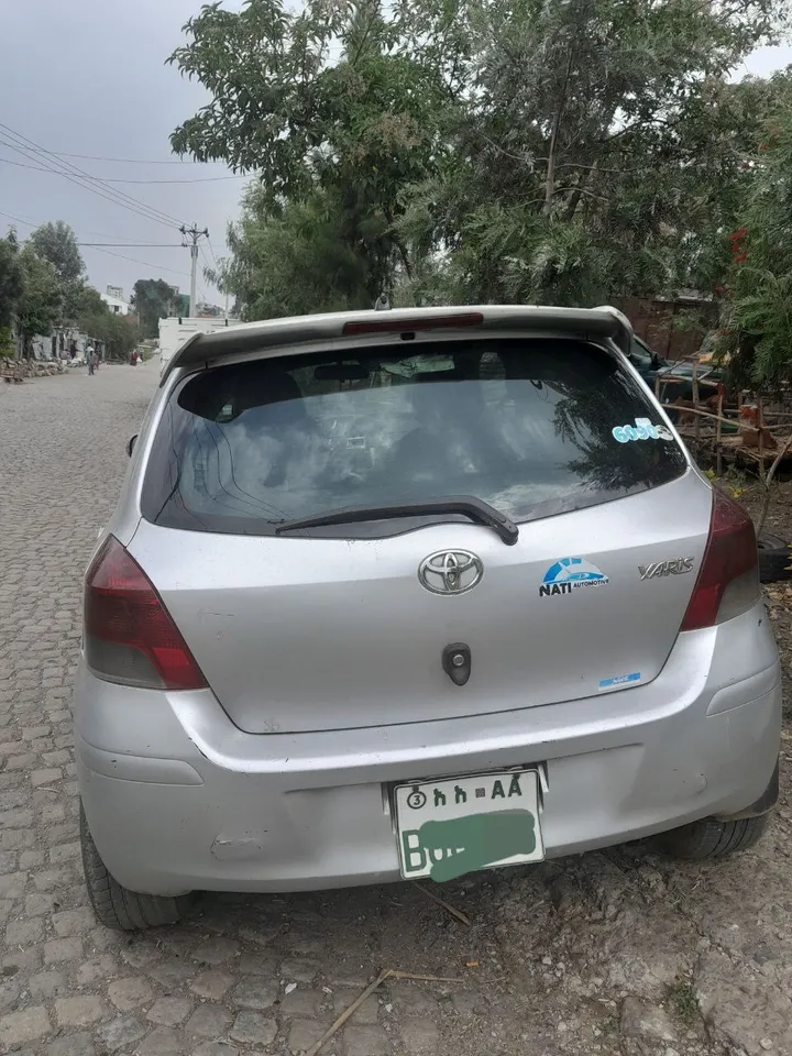 Toyota Yaris Compact 2009 Automatic – photo 3