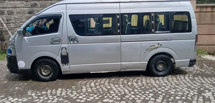 Toyota Hiace Highroof 2007 Manual – photo 3