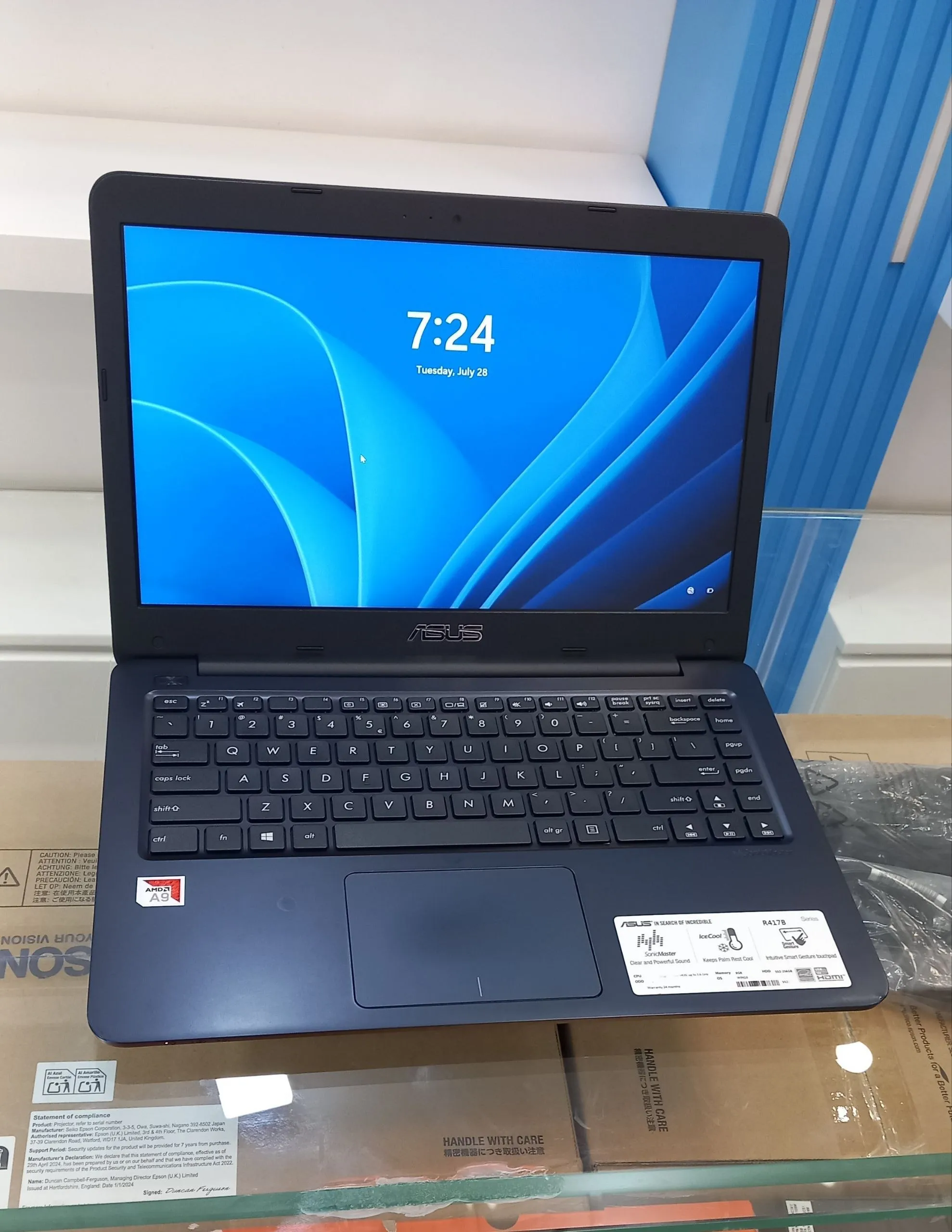 Asus AMD A9 8GB 256GB Laptop – photo 4