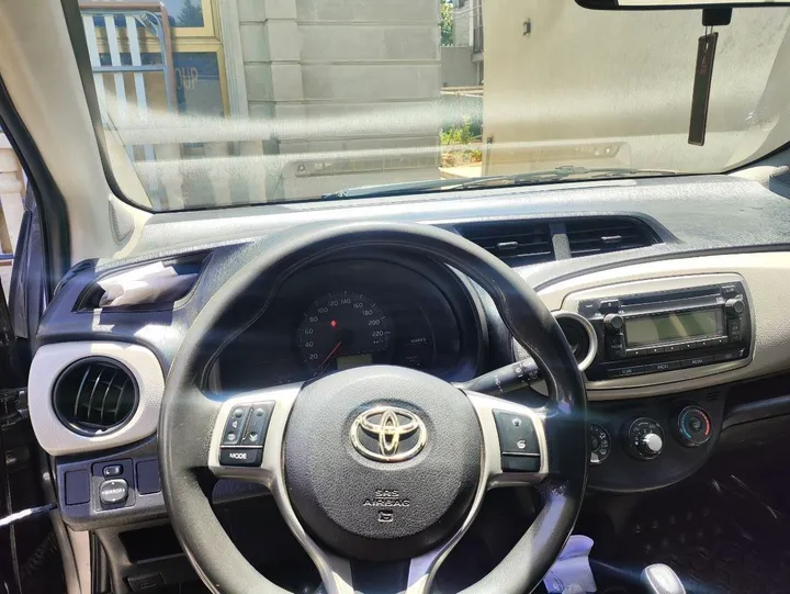 2012 Toyota Yaris Automatic – photo 5