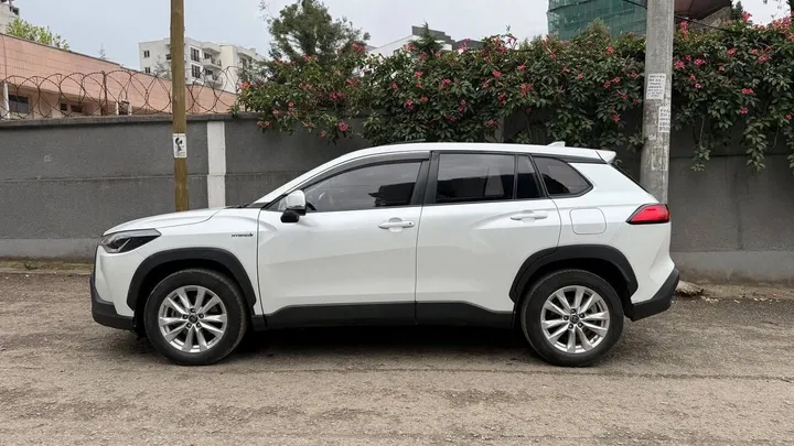 Toyota Corolla Cross Hybrid 2024 – photo 6