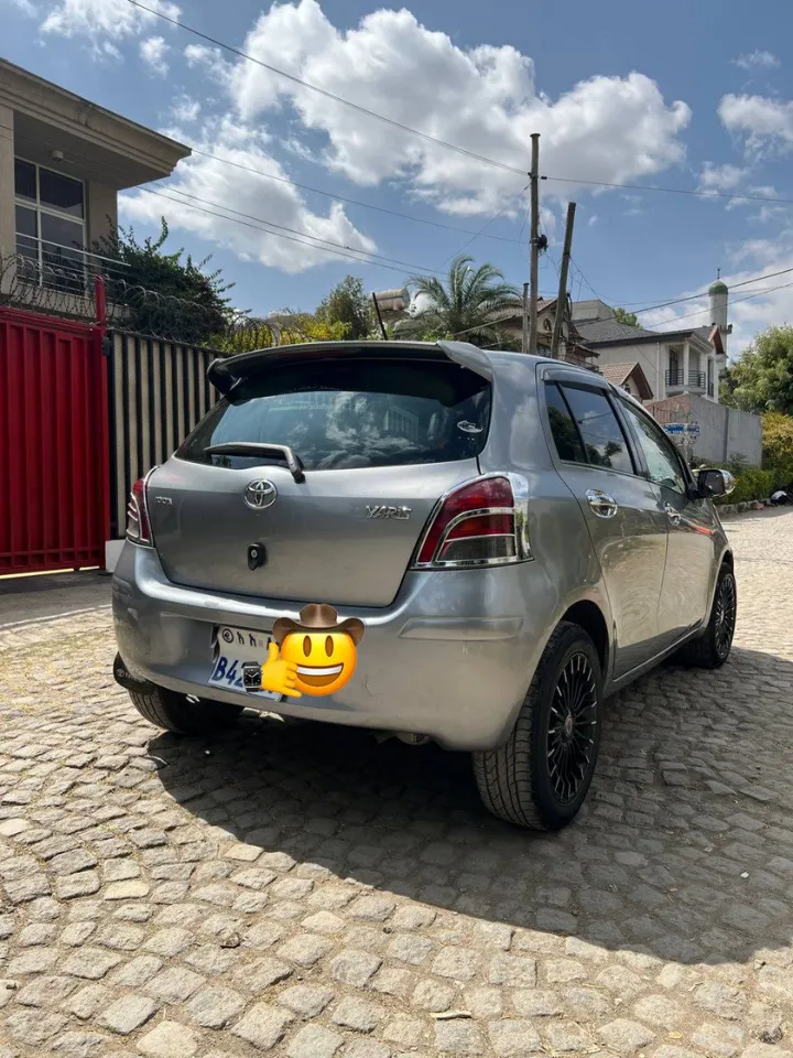 Toyota Yaris Compact 2010 Automatic – photo 5