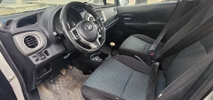 Toyota Yaris Compact 2013 Manual – photo 6