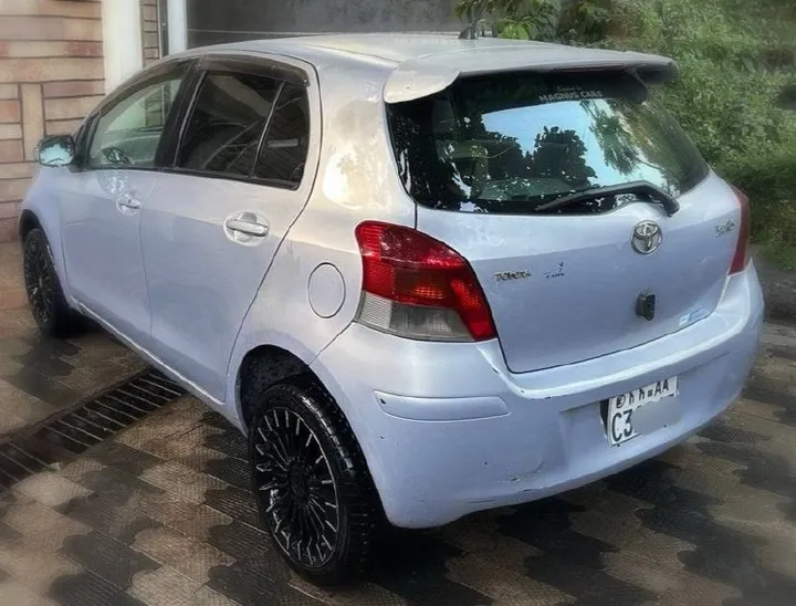 Toyota Yaris Compact 2009 Automatic – photo 5