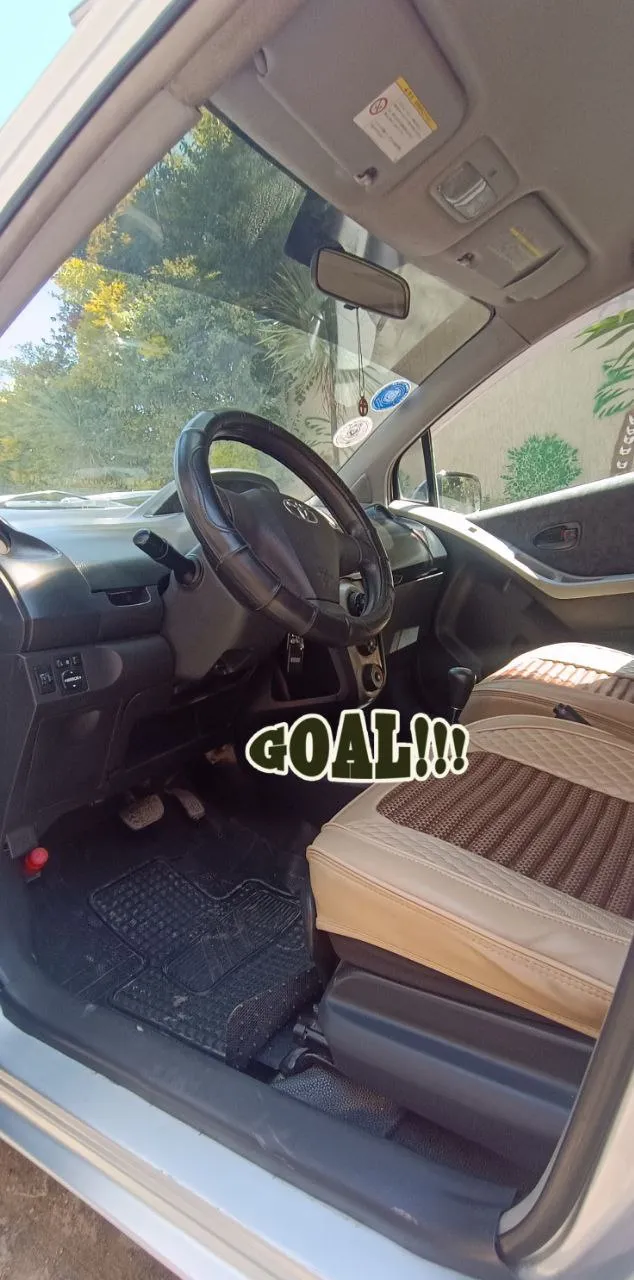 Toyota Yaris Compact 2010 – photo 4