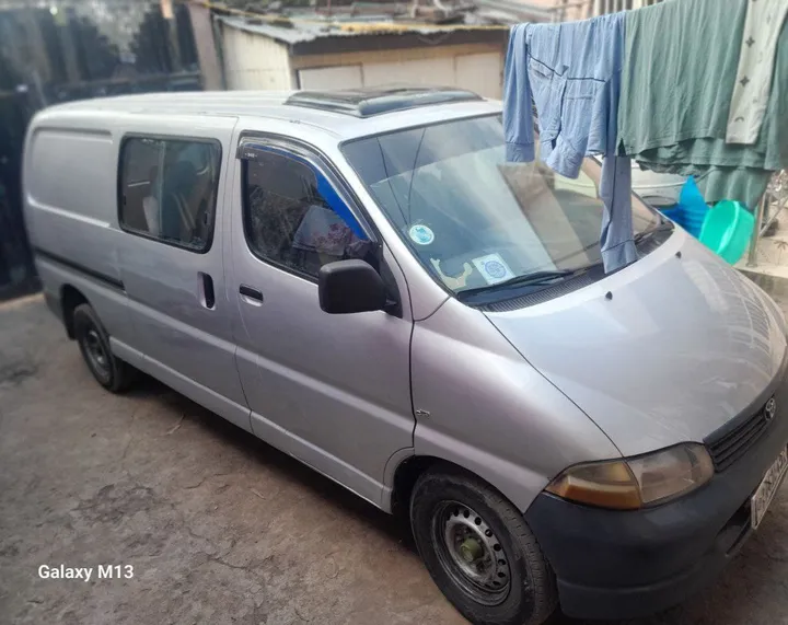 Toyota D-4D Van 2003 Manual – photo 5