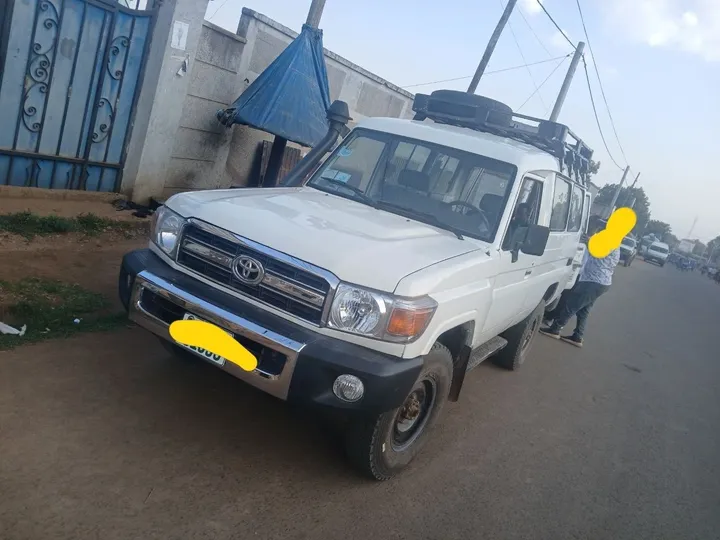 Toyota Land Cruiser Long Base 2012 – photo 3