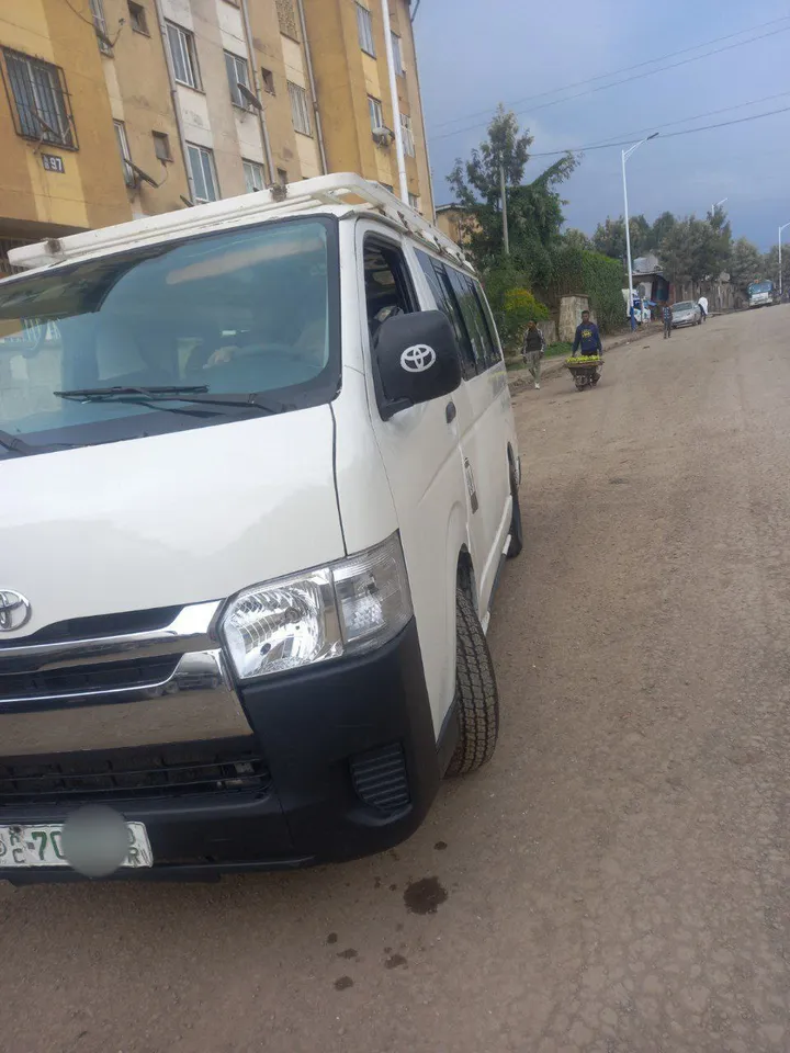 Toyota Hiace Van 2008 Model – photo 4