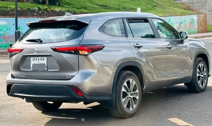 Toyota Highlander 2025 Hybrid SUV – photo 3