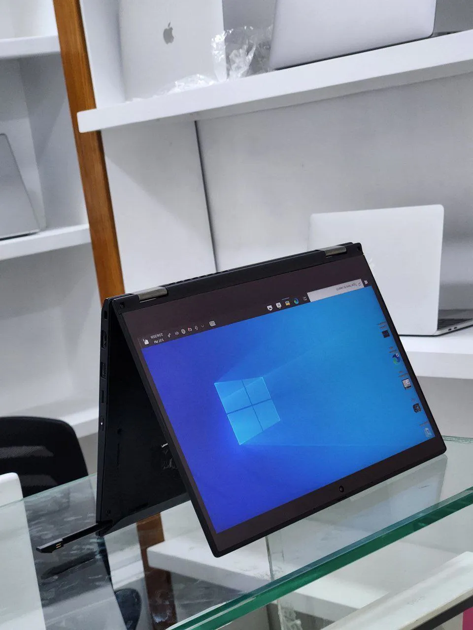Lenovo ThinkPad Yoga X390 Laptop – photo 4