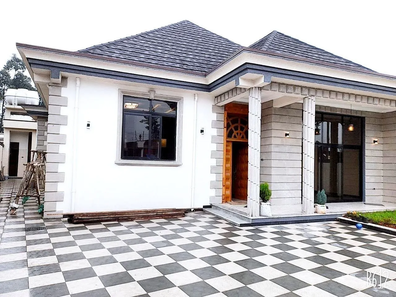Modern 5-Bedroom Villa in Wesen – photo 4