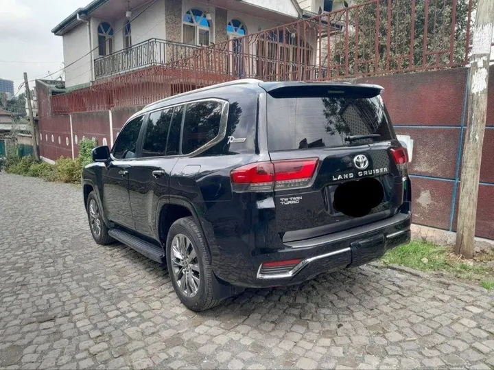 Toyota Land Cruiser VXR 2022 – photo 3