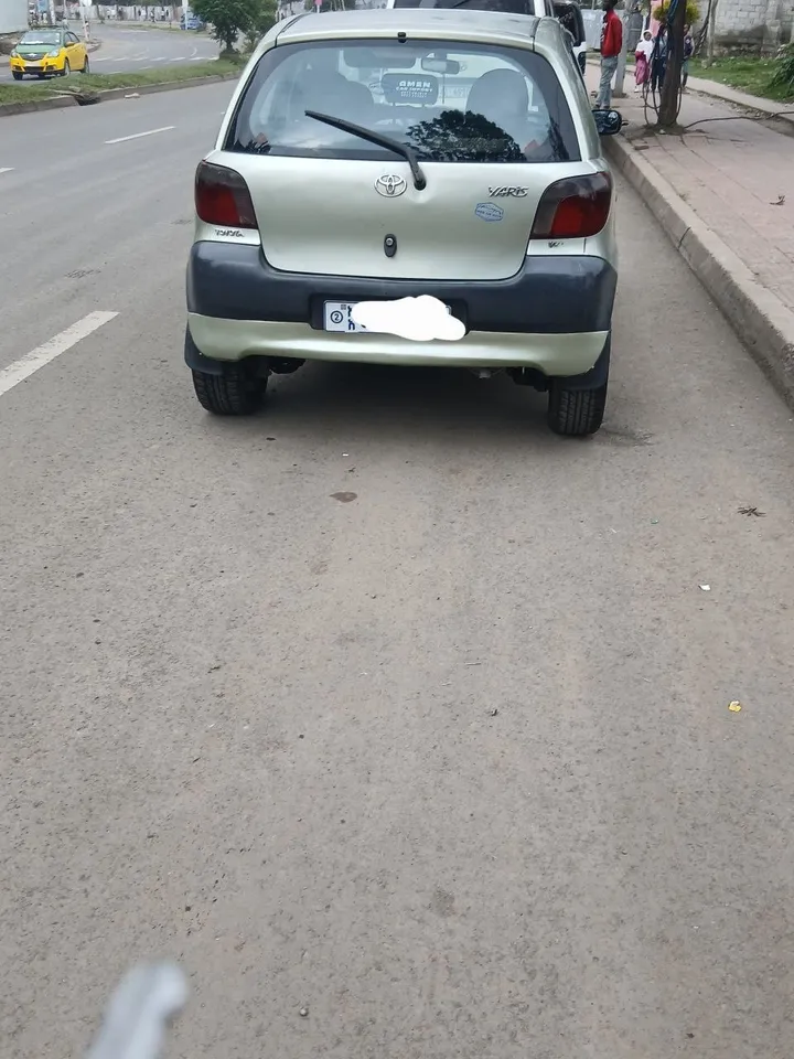 2003 Toyota Yaris Manual – photo 3