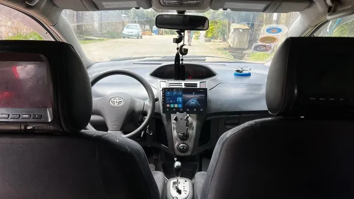 Toyota Yaris Compact 2010 – photo 3