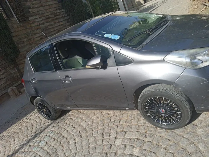 Toyota Compact 2012 Automatic – photo 3