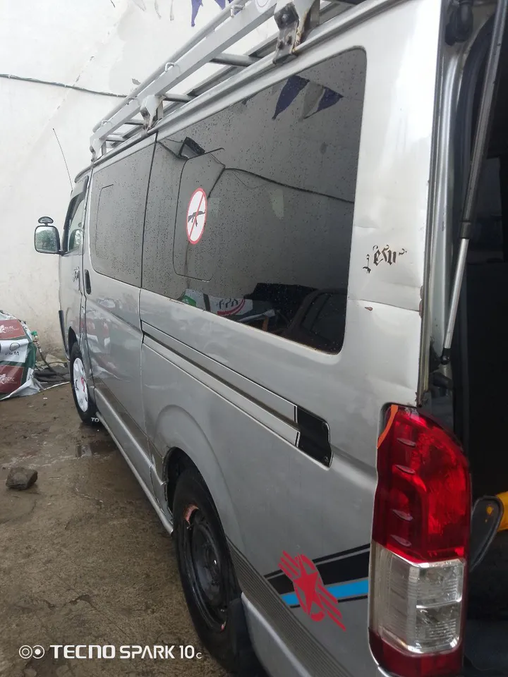 Toyota Hiace Van 2007 Manual – photo 3