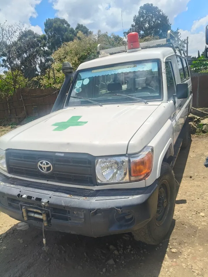 Toyota Land Cruiser Long Base 2012 – photo 4