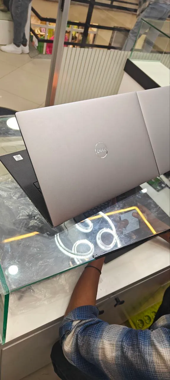 Dell Precision 5550 i7 Laptop – photo 3
