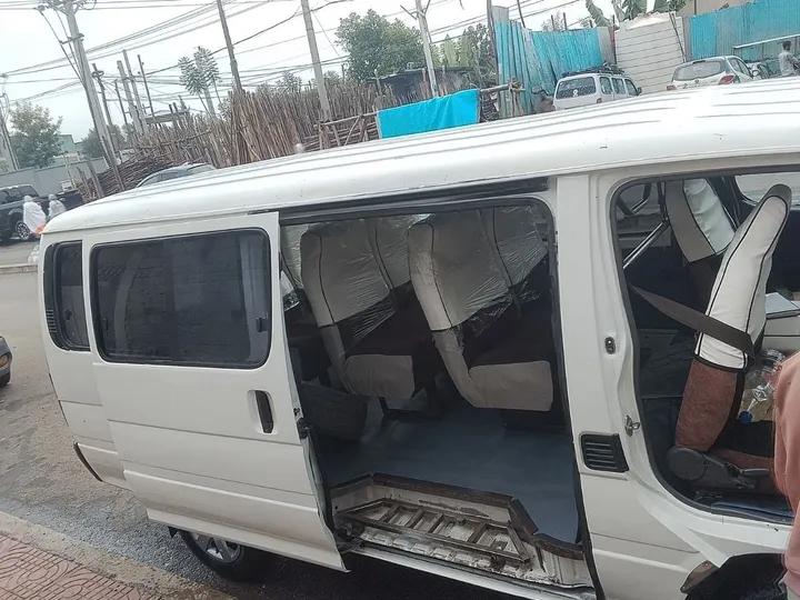 Toyota Hiace 5L 2002 Van – photo 6