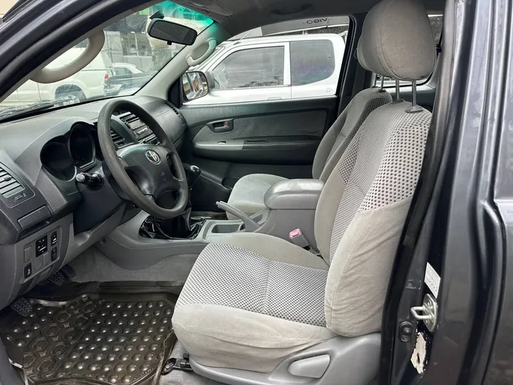 Toyota Hilux 2009 Diesel Manual – photo 4