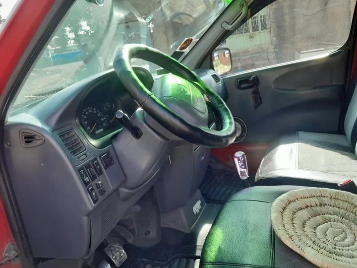 Toyota D4D 2006 Manual Van – photo 3
