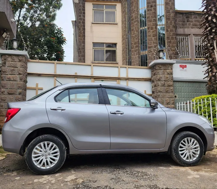 Suzuki Dzire 2022 Automatic – photo 4