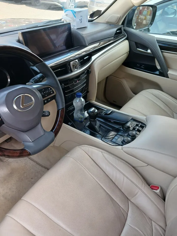 Lexus LX 570 Limited 2016 – photo 4