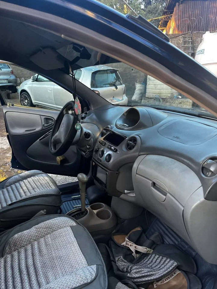 Toyota Platz 2001 Automatic 1.0L – photo 3