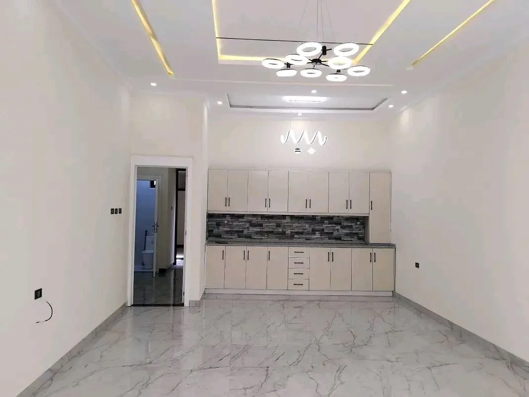 Modern 5-Bedroom Villa in Summit – photo 4
