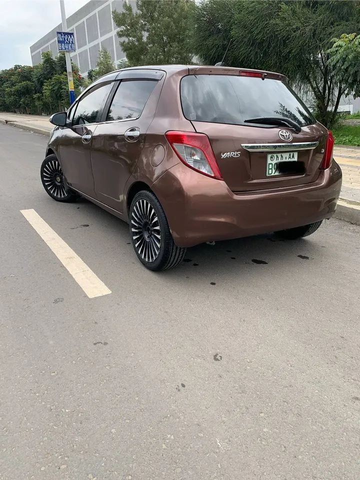 Toyota Yaris Jewel 2012 Automatic – photo 5
