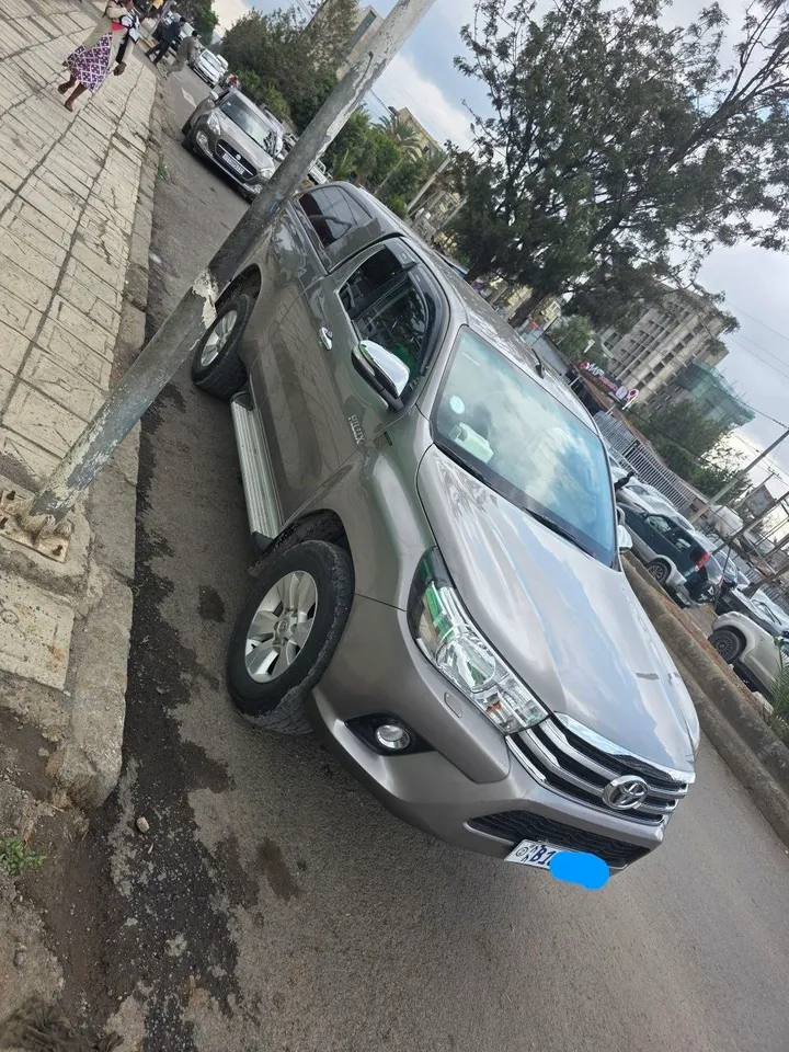 2017 Toyota Hilux Revo Pickup – photo 4