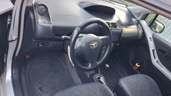 Toyota Yaris 2010 Automatic – photo 8