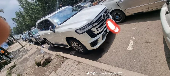 Toyota Land Cruiser VXR 2023 – photo 3