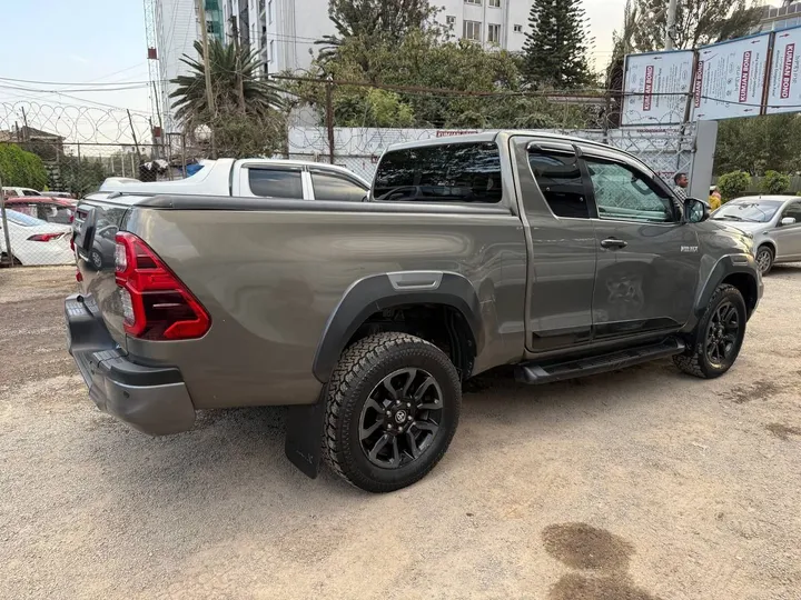 Toyota Hilux Invincible 2021 Automatic – photo 7
