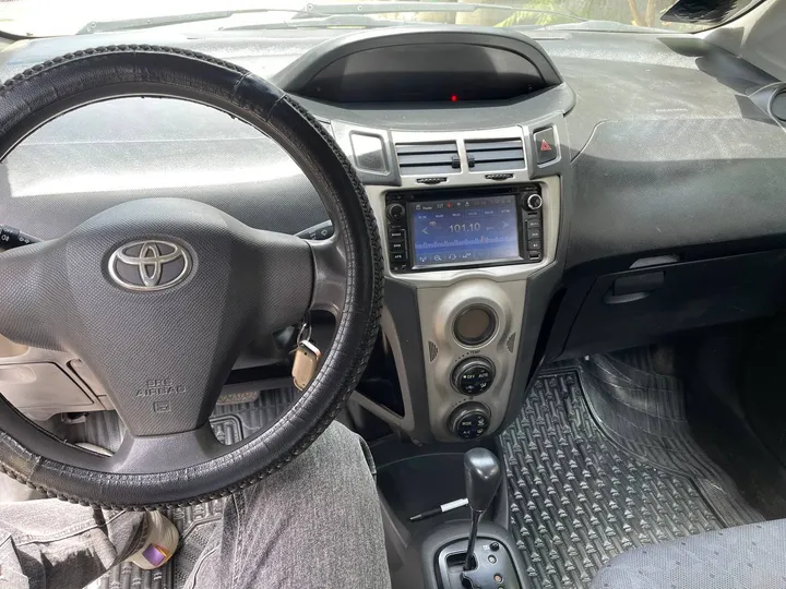Toyota Yaris Compact 2009 – photo 6