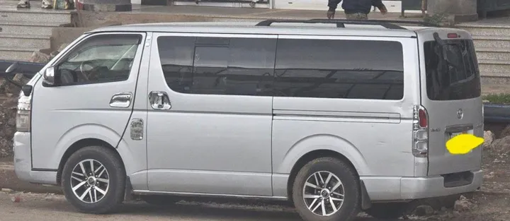 Toyota Hiace 2007 Diesel Automatic – photo 5