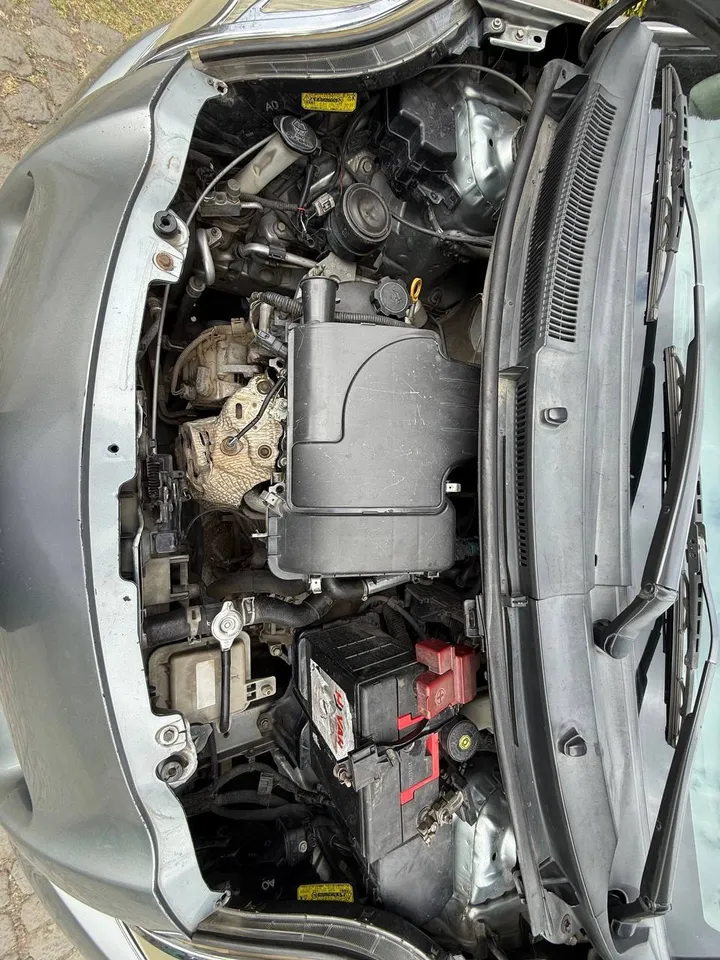 Toyota Compact 2010 Silver – photo 5