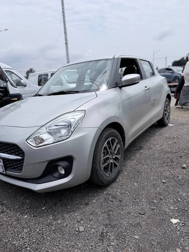 Suzuki Swift 2023 Automatic – photo 3