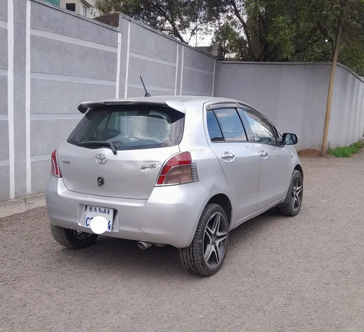 Toyota Yaris Compact Automatic 2007 – photo 4